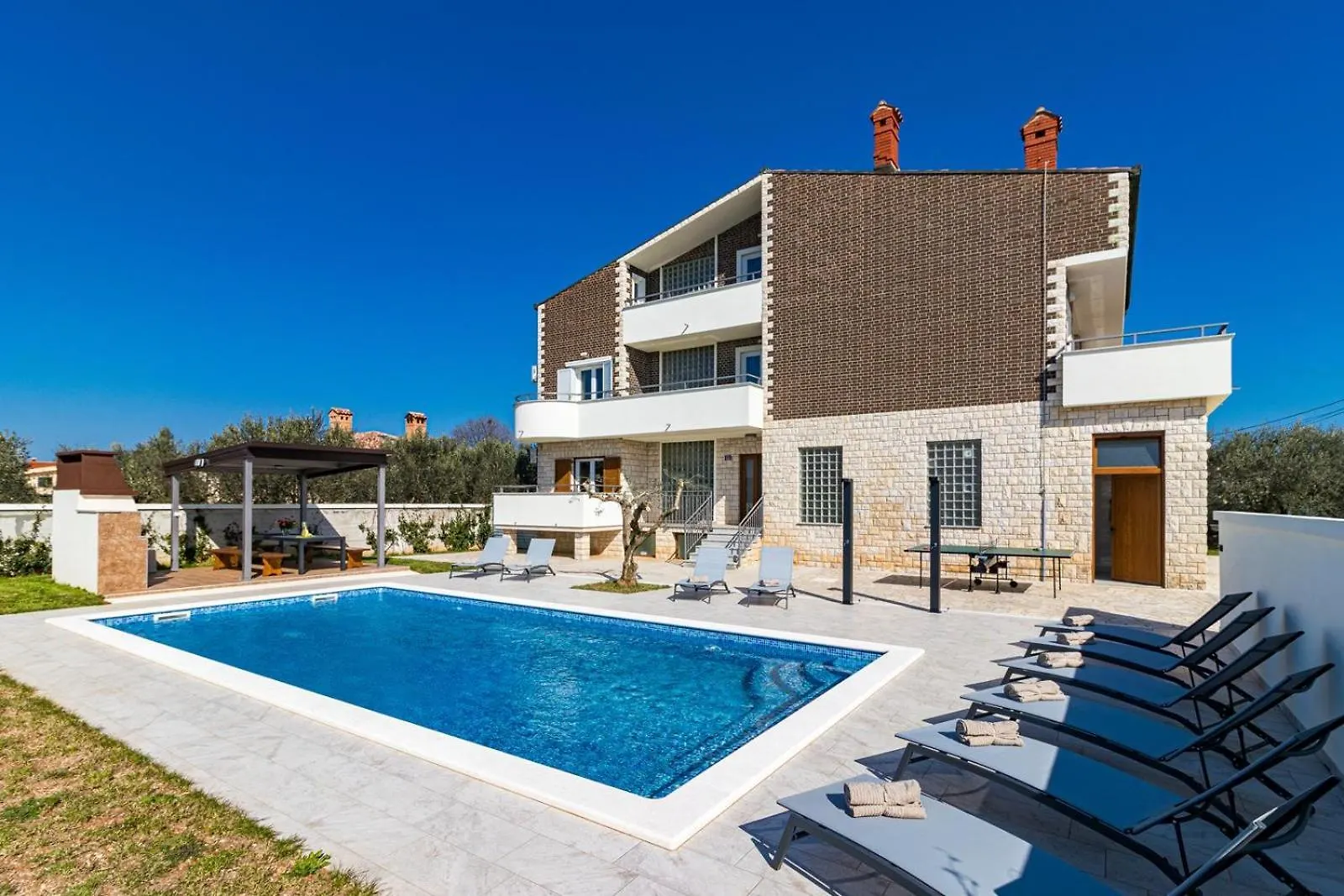 Beautiful 6 Bedroom Villa In Valbandon Horvátország